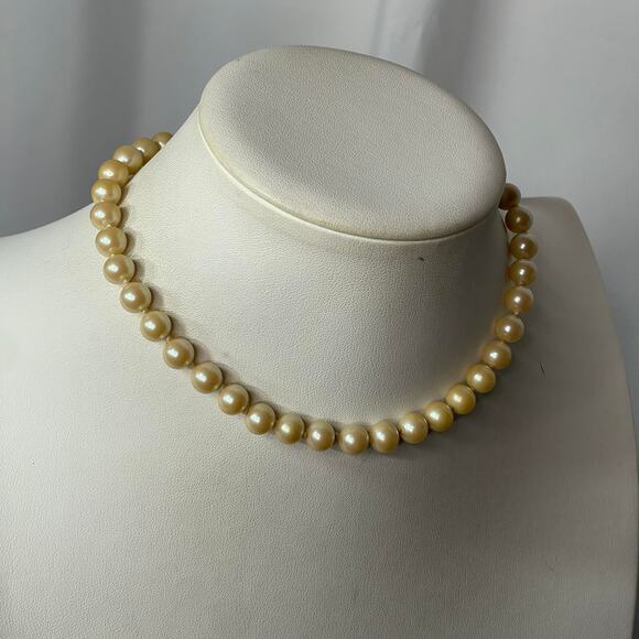 Faux pearl necklace creamy white knotted vintage or vintage look 15" jewelry - Picture 1 of 10
